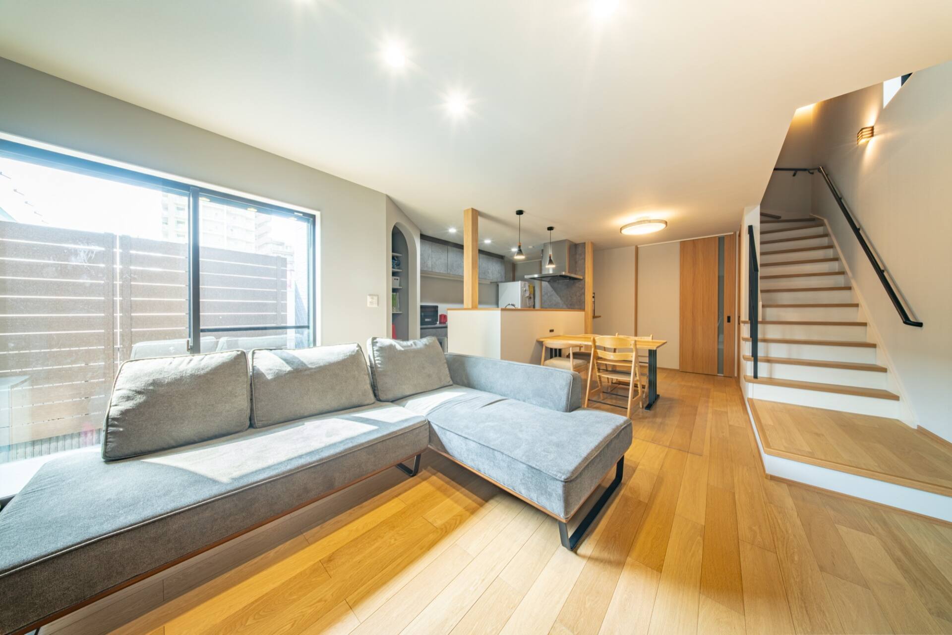 【施工事例｜堺市東区】平屋感覚で暮らせる2階建て。和モダン×中庭×免震の住まい